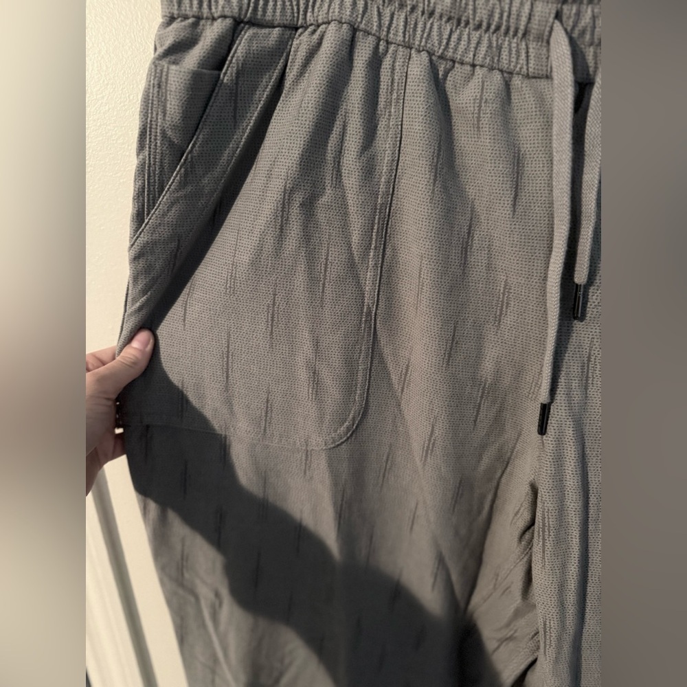 ATHLETA - Farallon Printed Jogger Pant Gray, Size 22 - Picture 6 of 8